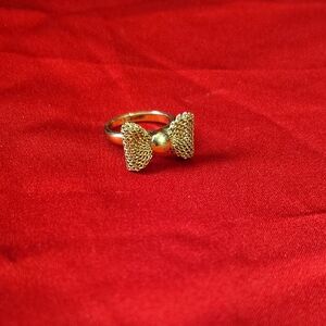 Elegant Gold Bow Ring